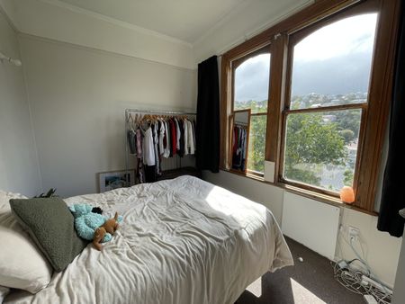 3 Bedrooms, 1 Bathroom - Photo 2