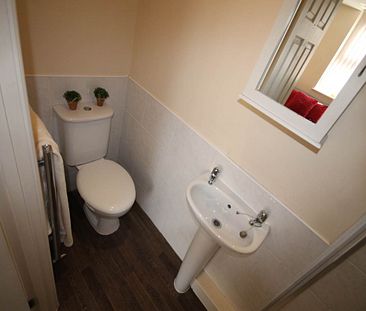 Room 6, Ashbourne Road, - Photo 2