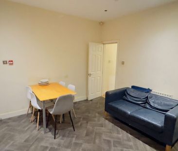 Room 4, Knowle Road, Burley, Leeds, LS4 2PJ - Photo 2