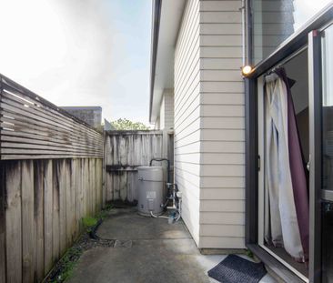 Apartment with easy walk to city centre - Photo 3