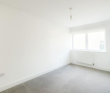 2 bedroom Flat To Let - Photo 4