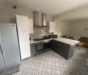 1 bedroom in a house share to rent - Photo 2