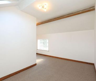 3 bedroom coach house to rent - Photo 2