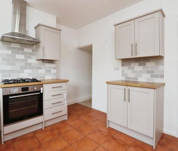 2 bedroom terraced house to rent - Photo 2