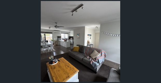 THREE BEDROOM TOWNHOUSE - Photo 1