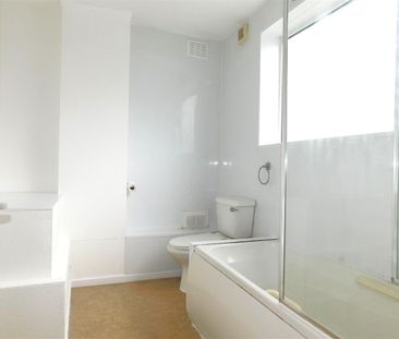 St. Nicolas Park Drive, Nuneaton - Photo 5