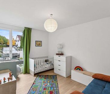 Moderne und lichtdurchflutete 4.5-Zimmer-Wohnung mit Gartenfläche - Photo 2