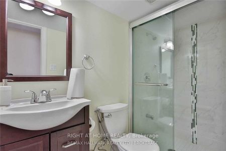 For Lease - 137 Windrow Street, Richmond Hill, Ontario - Photo 2