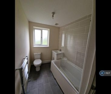 2 bedroom semi-detached house to rent - Photo 4