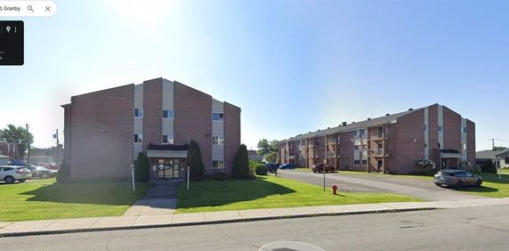 GRAND ET LUMINEUX 4.5 DISPONIBLE 1er MARS 2025 - Photo 2