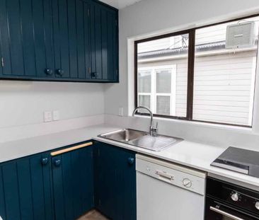 2 bedroom plus study/office townhouse with car space - Photo 1