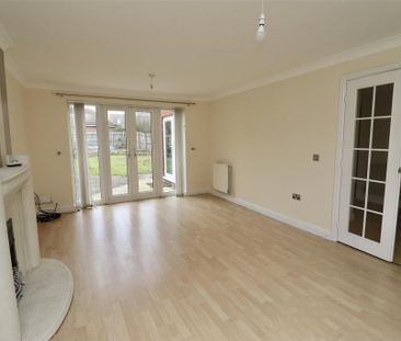 4 bedroom detached house to rent - Photo 2