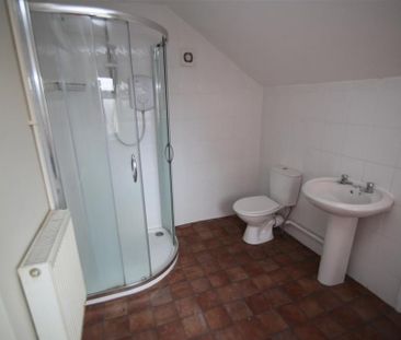2 bedroom maisonette to rent - Photo 5