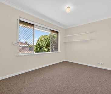 Family Living with Pool - Photo 6