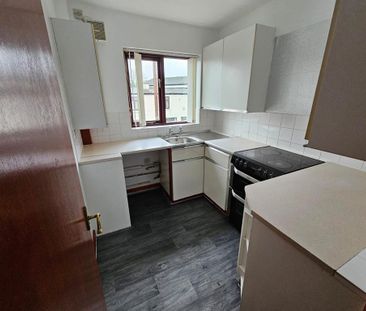 3 bedroom flat to rent - Photo 4
