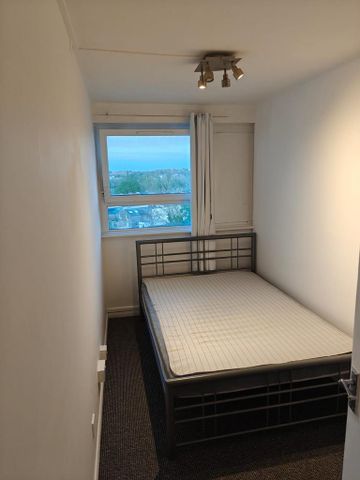 3 bedroom flat to rent - Photo 4