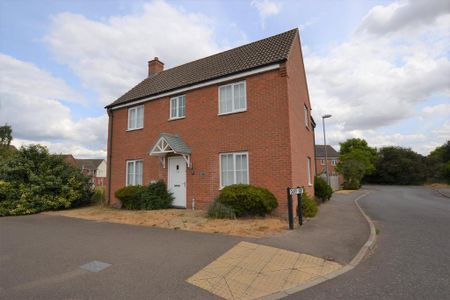 4 bedroom detached house to rent - Photo 3