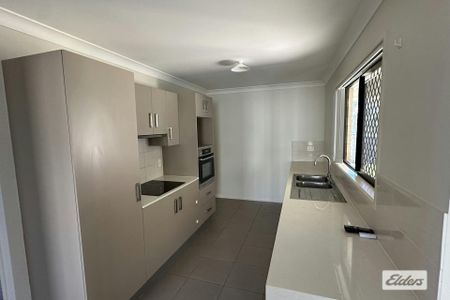 6 bedroom Large Family Home In Gatton - Photo 5