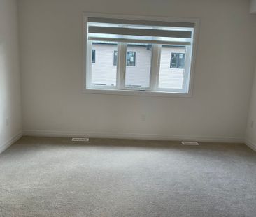 For Lease - 913 Douro Street, Stratford, Ontario - Photo 5