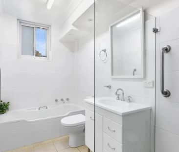 Brilliant Apartment with Enviable Positioning - Photo 5