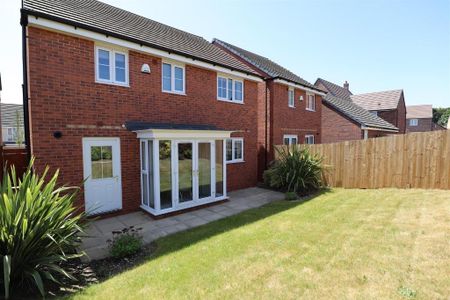 4 bedroom detached house to rent - Photo 3