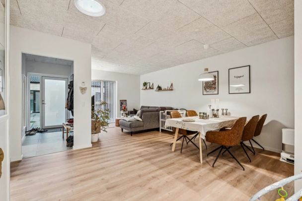 Nyopført 4-værelses rækkehus på Ronjasvej i Vestbjerg - Foto 1