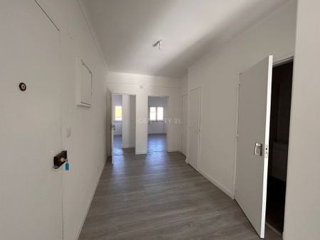 Apartamento T2 Remodelado para Arrendamento em Prédio de 3 Andares (Sem Elevador) - Photo 4