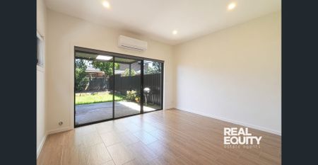 Modern 3 Bedroom Townhouse - Photo 2