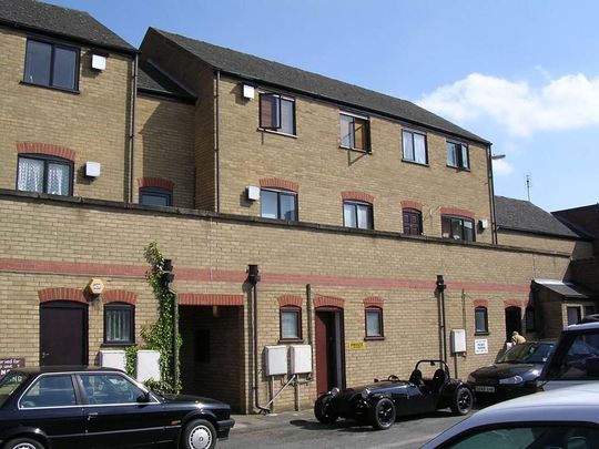 2 bedroom flat to rent - Photo 1