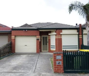 Spacious 3-Bedroom Home with Modern Amenities - Photo 3