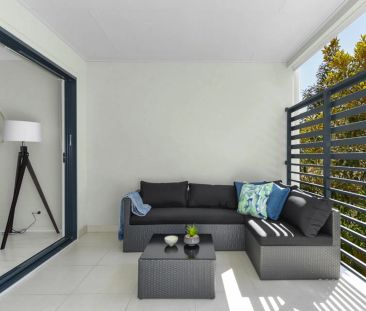 Modern Three-Bedroom Townhouse in Boutique Coorparoo Complex - Photo 4