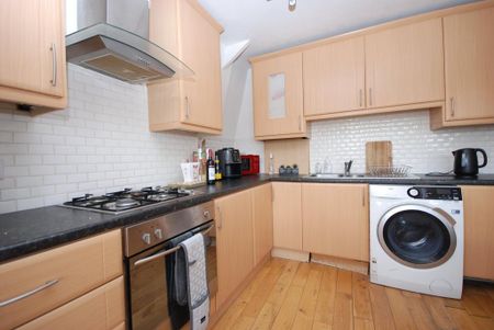 3 bedroom flat to rent - Photo 5