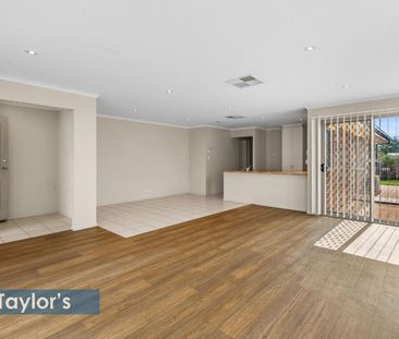 ATTRACTIVE VILLA STYLE HOME THAT'S SURE TO PLEASE! - Photo 1