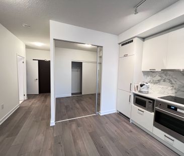 For Lease - 10 Honeycrisp Crescent Unit# 610, Vaughan, Ontario - Photo 6