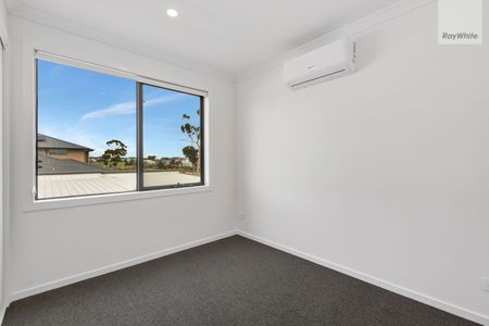 127 Lakeridge Drive, Wollert VIC 3750 - Townhouse For Rent | Domain - Photo 5