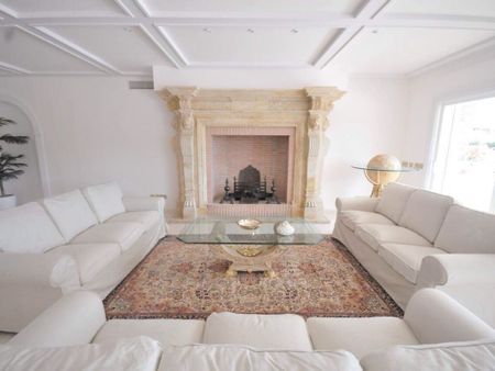 10 bedroom luxury Villa for rent in Calle París, Marbella, Andalusia - Photo 3