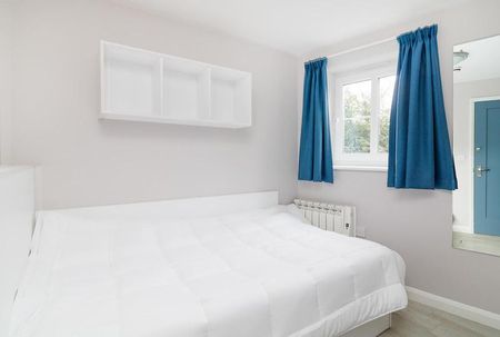 4 bedroom apartment to rent - Photo 3