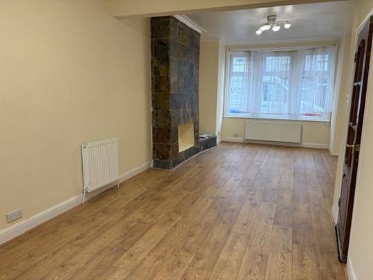 4 bedroom terraced house to rent - Photo 1