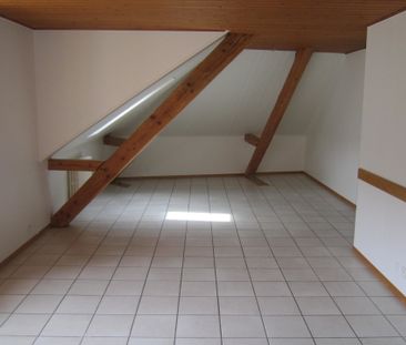 Appartement de 4 pièces au 3ème étage situé au centre du village - Photo 2