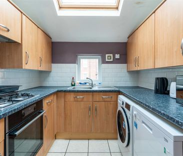 5 bed maisonette to rent in Dinsdale Road, Sandyford, NE2 - Photo 1