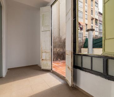 Carrer de Calàbria, Barcelona, Catalonia 08015 - Photo 4