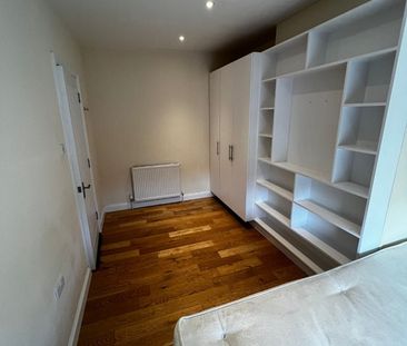 2 Bed Flat, Lower Addiscombe Road, CR0 - Photo 4