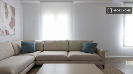 4 room luxury Flat for rent in Valencia, Spain - Photo 4