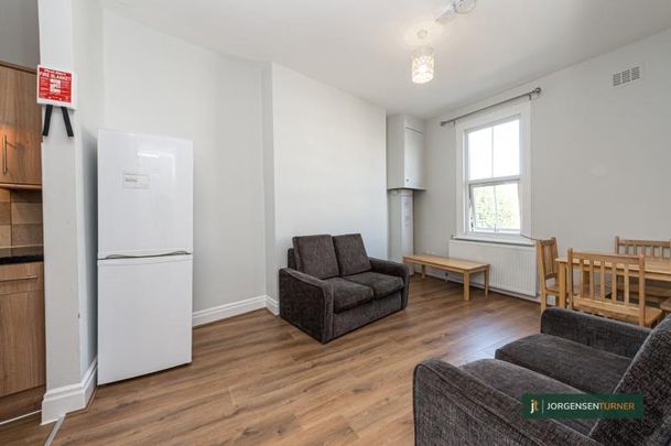 2 bedroom flat to rent - Photo 1