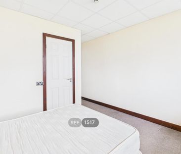 1 bedroom hotel room to rent - Photo 2