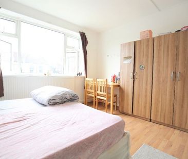 Maurice Court, Newnham Road, London - Photo 2
