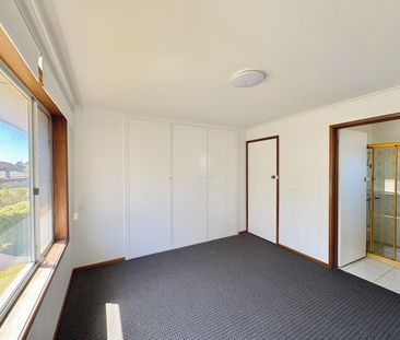 Charming Refreshed Family Residence in Old Highton - Photo 2