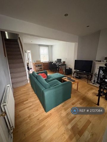 2 bedroom terraced house to rent - Photo 2