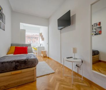 Calle de Juan Esplandiú, Madrid, Community of Madrid 28007 - Photo 3