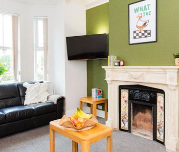 6 bedroom detached house to rent - Photo 2